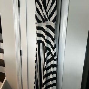 Black and white sleeveless long dress size large with a flare at the bottom